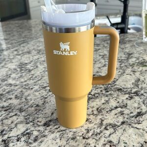 40oz Stanley tumbler in Yarrow